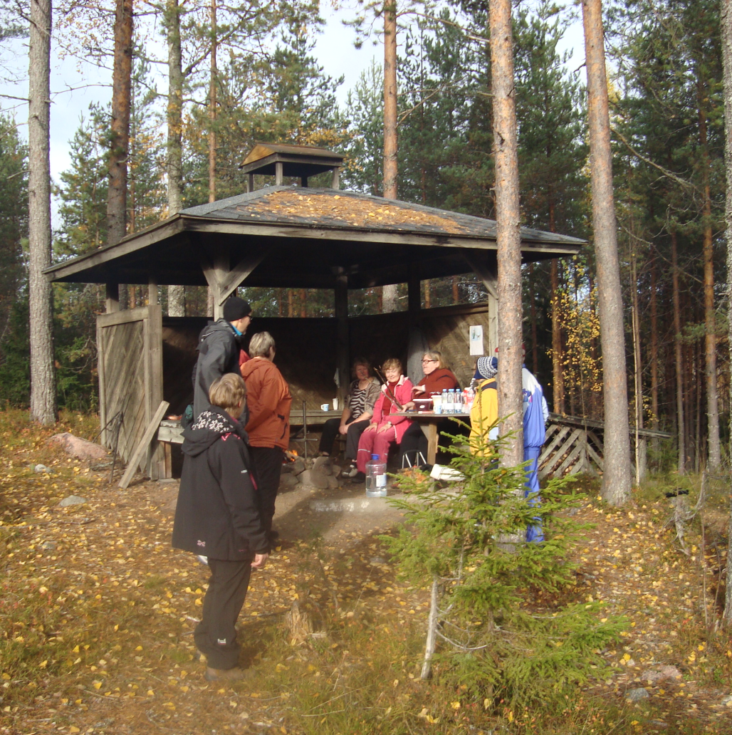 Patikkaretki . Koirimäen laavulle | Verlan seutu